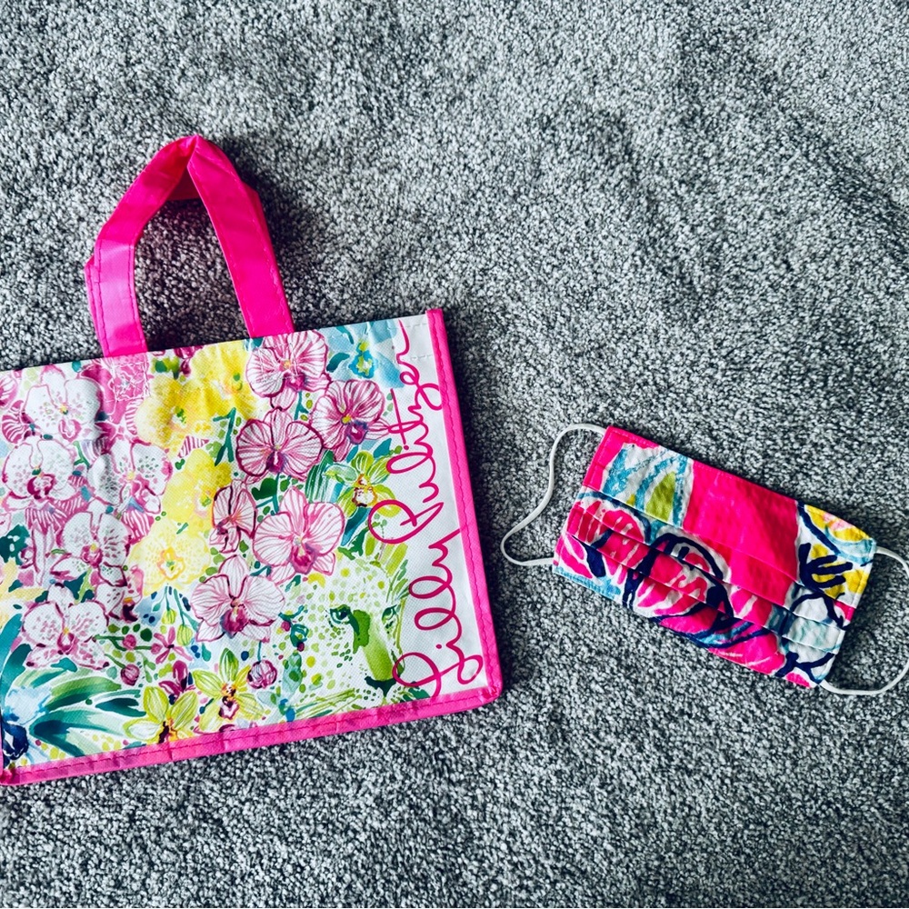 Lilly Pulitzer Vibrant Floral Tote and Face Mask Set